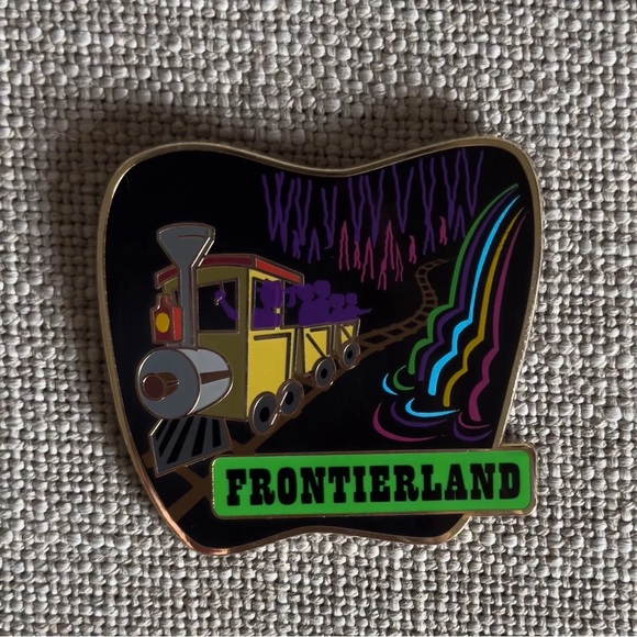 WDI 60th Anniversary Decade Series 1950s Frontierland Mine Train Pin LE 150 - Picture 4 of 7